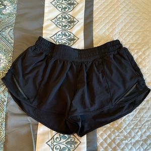 Lululemon Hotty Hot Low-Rise Lined Shorts 2.5”
